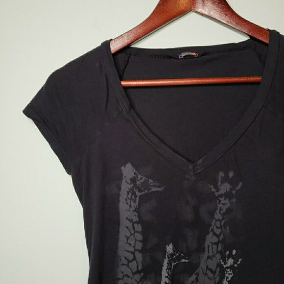 Giraffe V-Neck T-Shirt Black Gray Tonal Lightweight Tee Womens Juniors Sz Medium - Picture 5 of 11